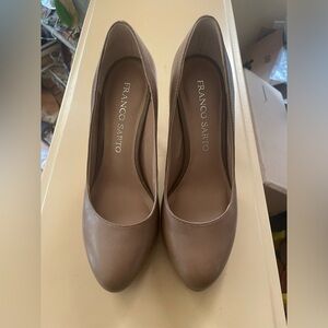 Tan Franco Sarto heels, size 5.5.